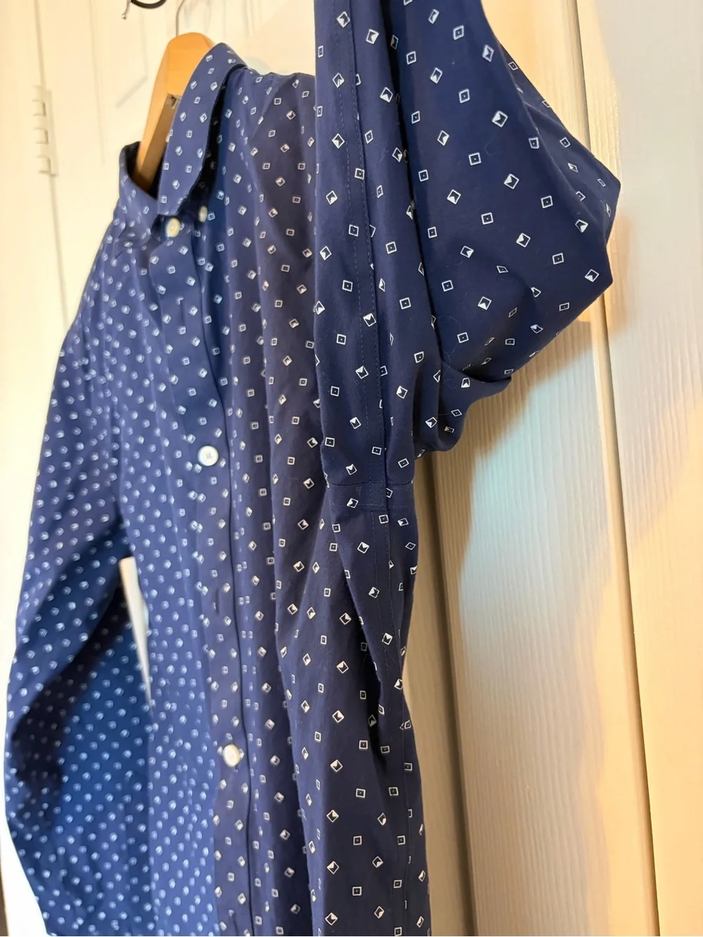 Banana Republic Non Iron Slim Fit Shirt Mens M Navy Blue Geometric Print